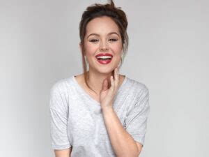 Hayley Orrantia Movies, Bio, Wiki, Age, Husband, and。